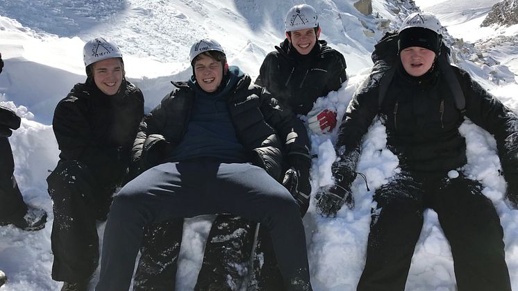 Jacob Bech Christensen, Matti Mollerup, Mikkel Carøe, Jakob Ovesen benyttede muligheden for at nyde sneen i Østrig, mens de var på studietur. 