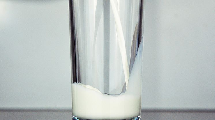 Med några smarta trick kan du kolla om maten fortfarande är okej att äta eller dricka.