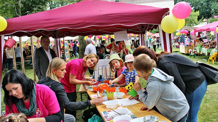 Tag der offenen Tür im Kinderhospiz: Bärenherz-Familienfest lockt mehr als 1.500 Besucher in den Kees’schen Park
