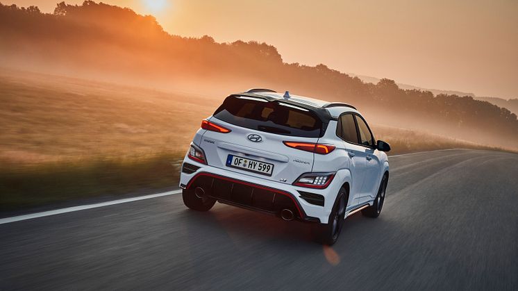 hyundai-kona-n-test-drive-sonic-blue-driving-29