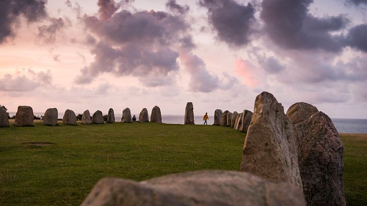 Den nya tjänsten Uncrowded som Visit Skåne AB börjar testa i höst kan öka chansen till unika ostörda upplevelser vid de mest besökta platserna i Skåne. som till exempel vid Ales stenar.