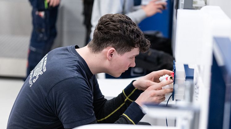 Andreas Fredberg Petersen har bl.a. forberedt sig til finalen i DM i Skills ved et besøg i GROHEs træningscenter, hvor han fik mulighed for at se og afprøve nye avancerede produkter.