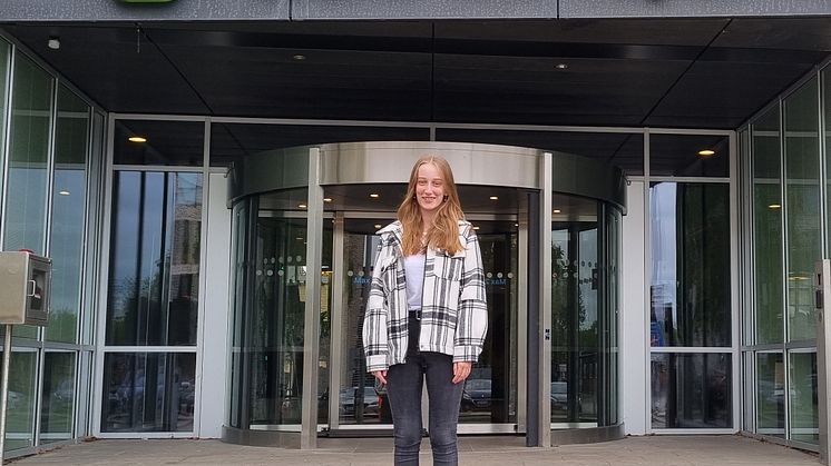 Direkte efter sin handelsbaserede studentereksamen ved EUX Campus Vejle, starter 17-årige Anna Fabricius Christensen om kort tid på en erhvervsuddannelse med elevplads hos XL-BYG Brejnholt i Vejle.