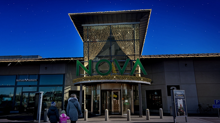 100 000 fler LED-lampor och över 2,5 kilometer ljusslingor skapar mer julstämning på Nova i år.