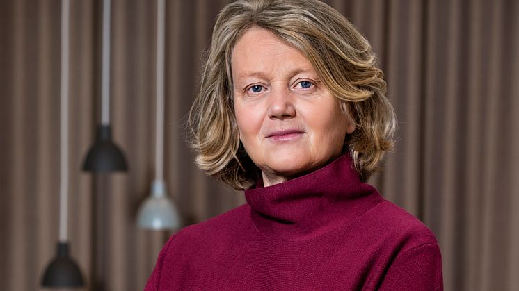 Syntolkning: porträttbild av Eva Bergquist. Foto: Anna Molander