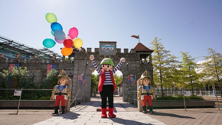 Pirat Rico freut sich: Der PLAYMOBIL-FunPark öffnet wieder!
