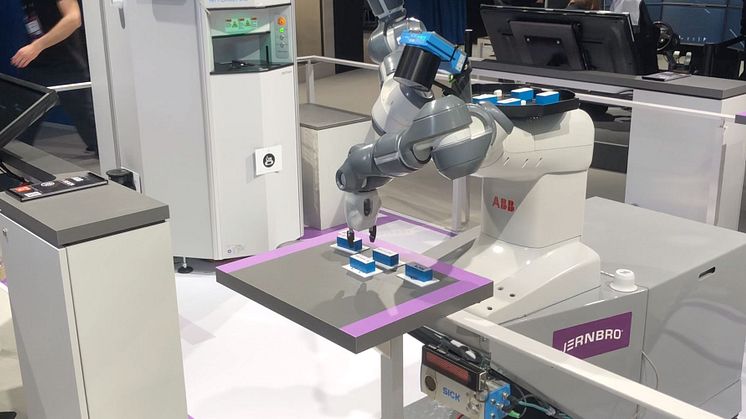 Jernbros AGV TC80 integrerad med en kollaborativ robot