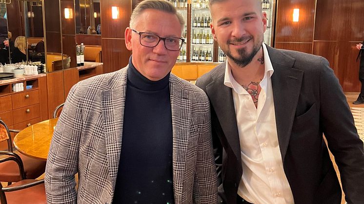 Mathias Aronsson, regionchef Stockholm/Uppsala och vice vd för Wallenstam tillsammans med Joakim Erlandsson, delägare och restaurangchef för Noema.