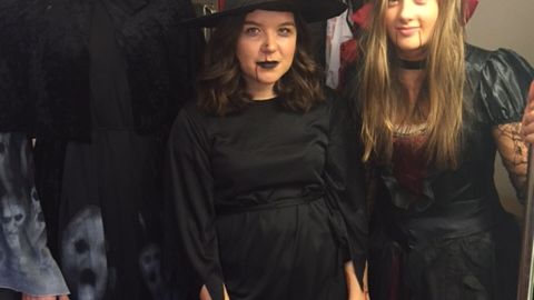 Halloweenfirare på väg med X2000 till Liseberg