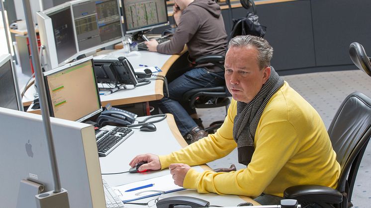 Foto: Der Rekord der Einspeiseleistung von Photovoltaik-Anlagen am vergangenen Sonntag war für die Bayernwerk-Mitarbeiter in den Netzleitstellen eine besondere Herausforderung.