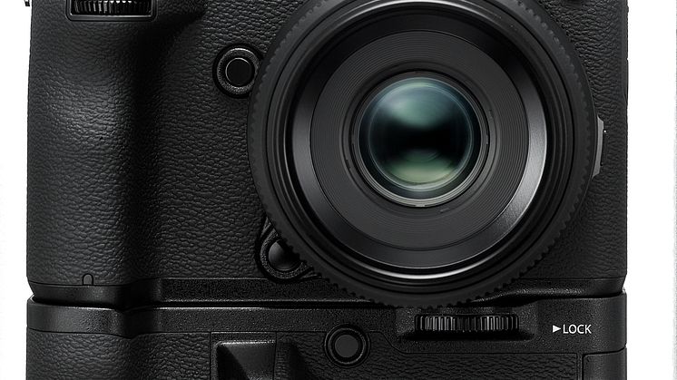 GFX 50S front with EVF,  GF63mm and VG-GFX1