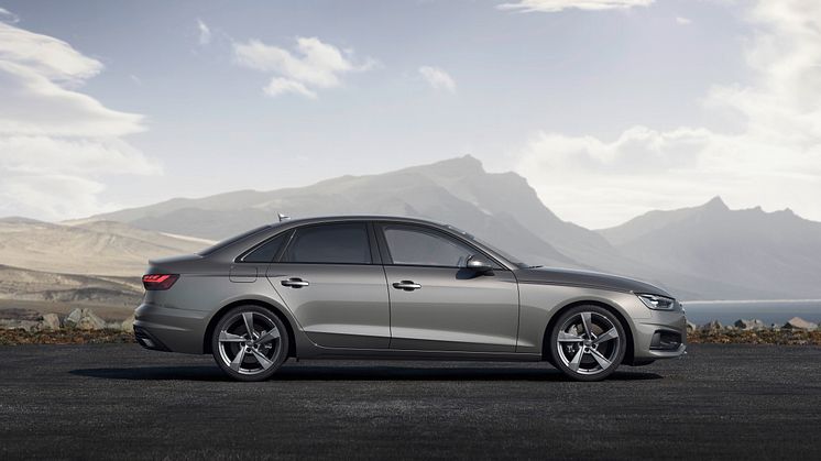 Audi A4 Limousine (terragrå)