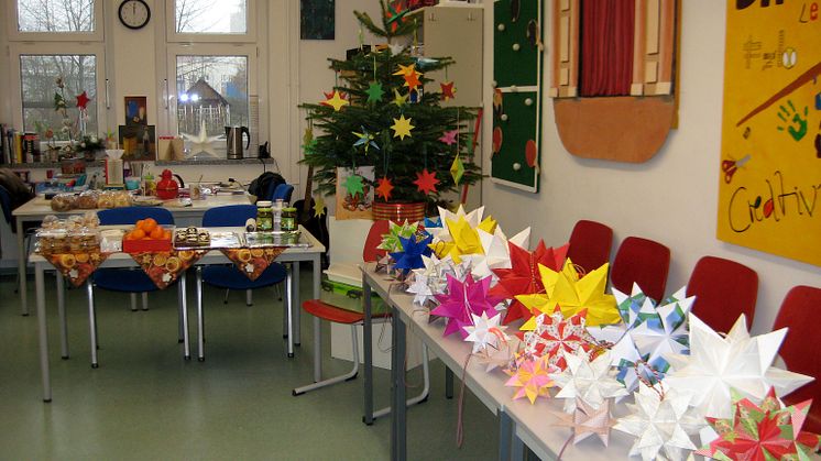 Kinder des Kreativitätsgymnasiums Leipzig basteln für Bärenherz