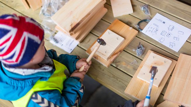 Naturvernforbundet får støtte til å arrangere gratis verksteder i fuglekassesnekring over hele Norge. (Foto: Erlend Berre).