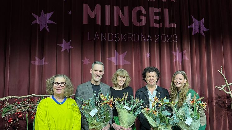 Från vänster: kulturnämndens ordförande Line Hovrind Aslaksen, stipendiaterna Anders Blentare, Cecilia Kraitiss, Bosse Nilsson och Emilia Charlin.