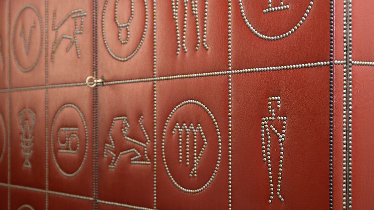 Skåp "Zodiakens tecken" av Otto Schulz