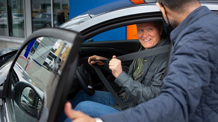 Einar Flåte Norges første Mustang Mach-E kunde 2021