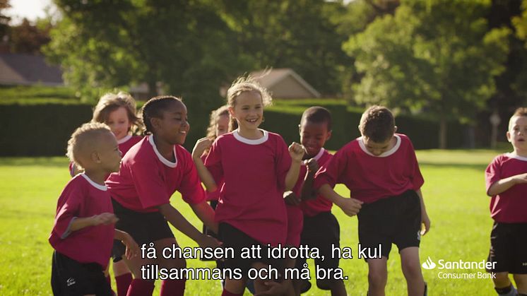 Santander Consumer Bank startar insamling av begagnad sportutrustning under Manchester United fotbollskola på Öland