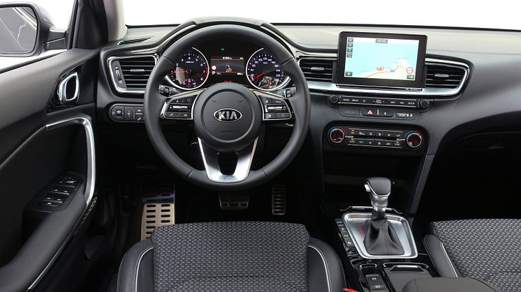 Kia Ceed 5d interior 