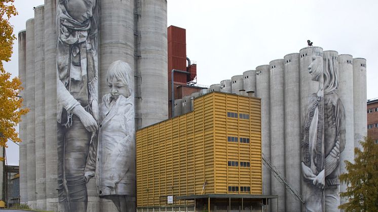 UPEA17 sai paljon näkyvyyttä mediassa. Kuvassa Guido van Heltenin tapahtumaan toteuttama muraali Hämeenlinnassa. Valokuva: Terho Aalto