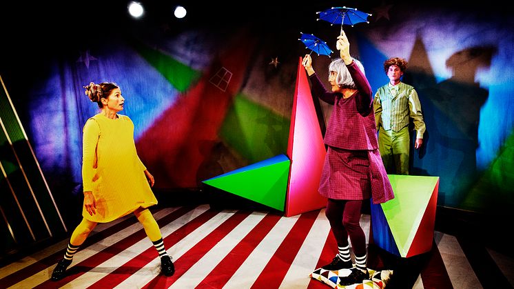 Krakel Spektakel – en rytmisk rymdbalett kommer till Palladium Malmö 28 maj kl 11 & 14. Foto©Emmalisa Pauly.