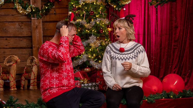 Josefin Crafoord och Mange Schmidt genomför galna tävlingar i Hjuleokalendern.