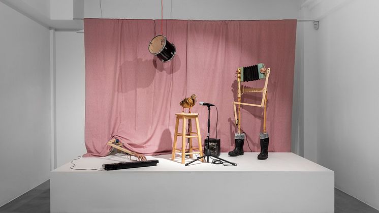 Tobias Bradford, Stage Fright, 2021. Installationsvy Huxley-Parlour