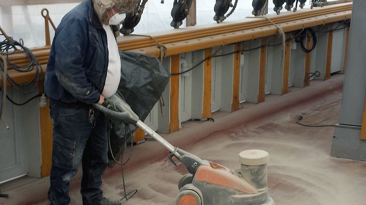 Slipning av Briggen Tre Kronors däck