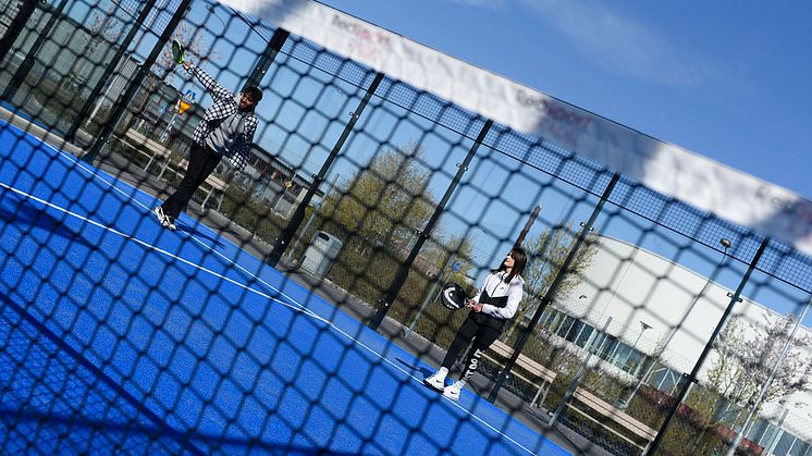 Padel, en av flera aktiviter att prova på under Arenafredagarna