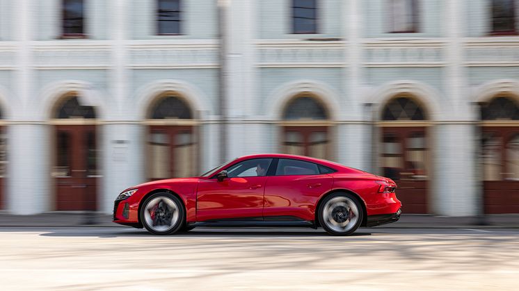 Audi e-tron GT (Tangorød)