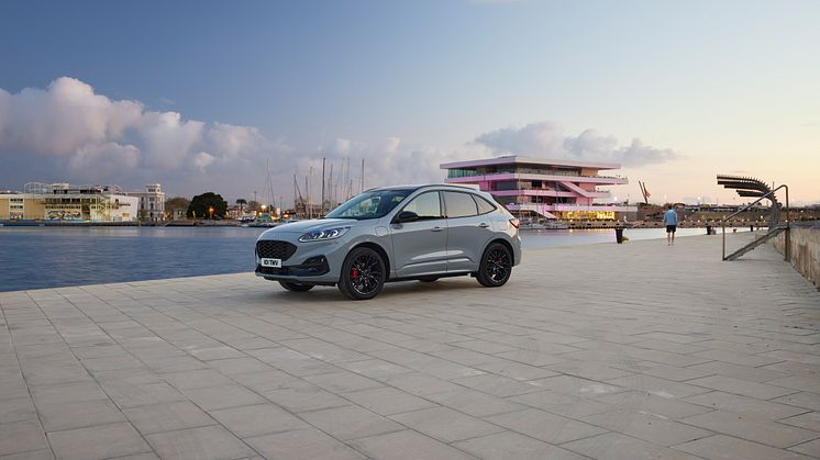 Kuga Graphite Tech 2023_1