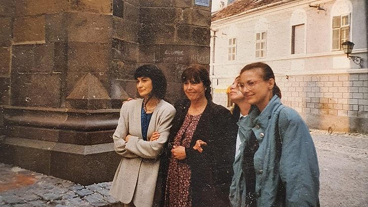 small Gabriela Melinescu, Agneta Pleijel, Ileana Malancioiu, Denisa Comanescu, Brasov, 1995 Fotocredit Dan Shafran.jpg