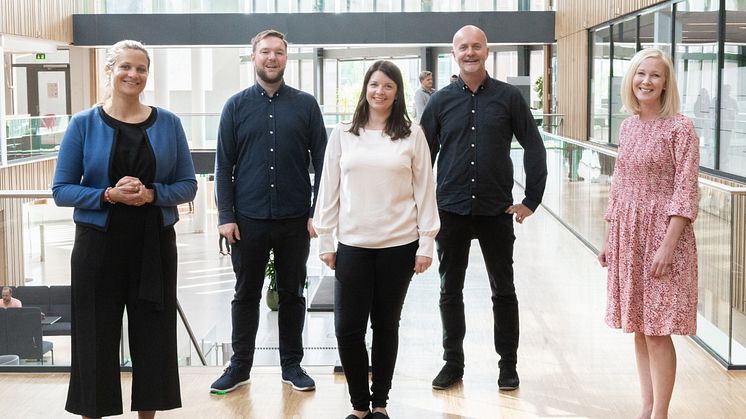 Fra venstre: Kommunikasjonsdirektør Margrethe Assev, teknisk ansvarlig Morten Vee, videoprodusent Cathrine Eldorhagen, Executive Producer Lars Hognestad og markedsdirektør Camilla Haveland. Foto: Karoline Næss/Storebrand