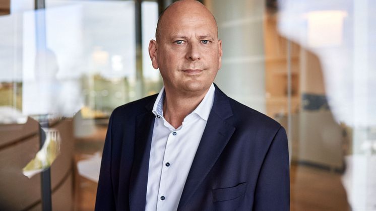 Vorstandsvorsitzender Holger Beeck übergibt an Mario Federico
