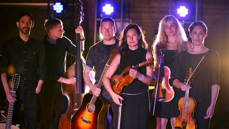 Berättarladan band: Thomas Eriksson, Niklas Bertilsson, Magnus Stinnerbom, Sophia Stinnerbom, Anna Karlsson, Anna Rubinsztein. Foto: Västanå Teater