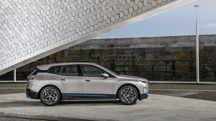 BMW iX