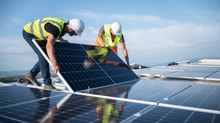 installers-rooftop-solar-panels-getty-1405880267