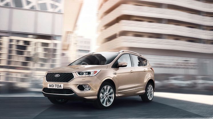 2016FordKuga_Vignale_09