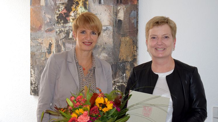 Brandenburgs Wissenschaftsministerin Dr. Martina Münch (l.) hat Prof. Dr. Ulrike Tippe zur Präsidentin der Technischen Hochschule Wildau bestellt. © MWFK