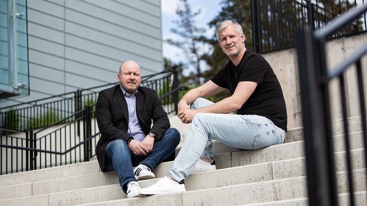 Petter Sigvaldsen och Markus Sulkuporo har utvecklat en digital process och ett verktyg för ledarskap och medarbetarskap. Foto: Svante Olsson.