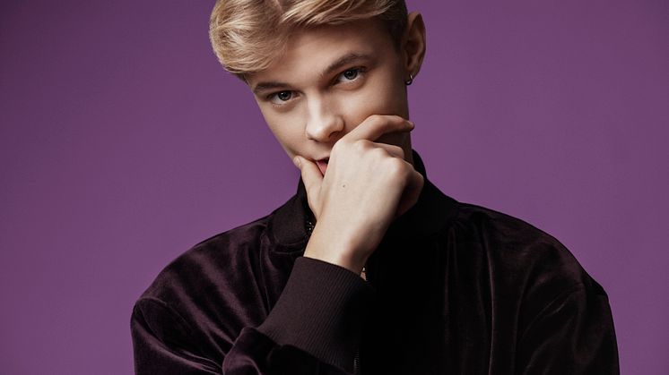Theoz foto Warner Music Sweden