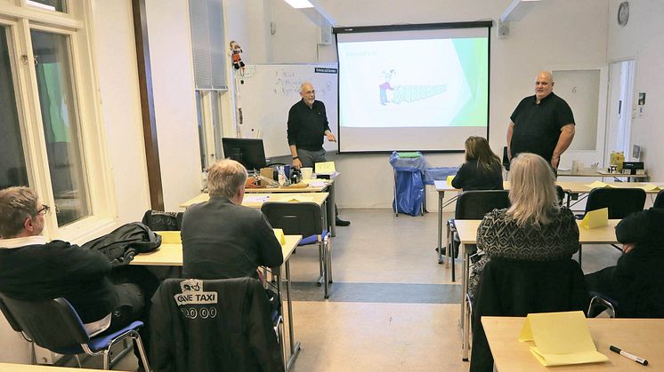 Taxichaufförer utbildas i Gävle om varumärket i trafiken.