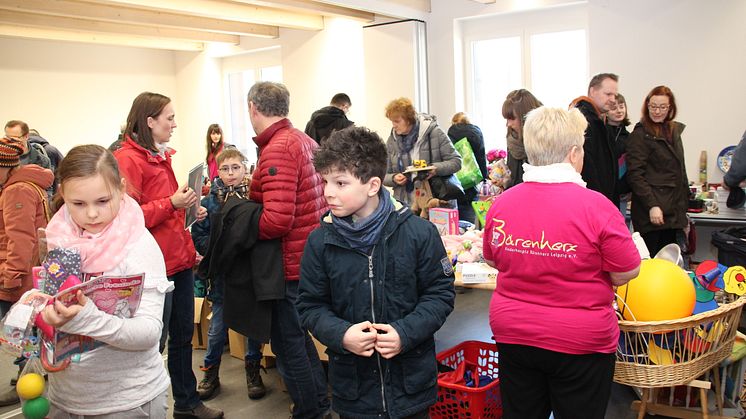Viele Besucher beim Flohmarkt im Kinderhospiz: Erfolgreiche Bilanz für Bärenherz