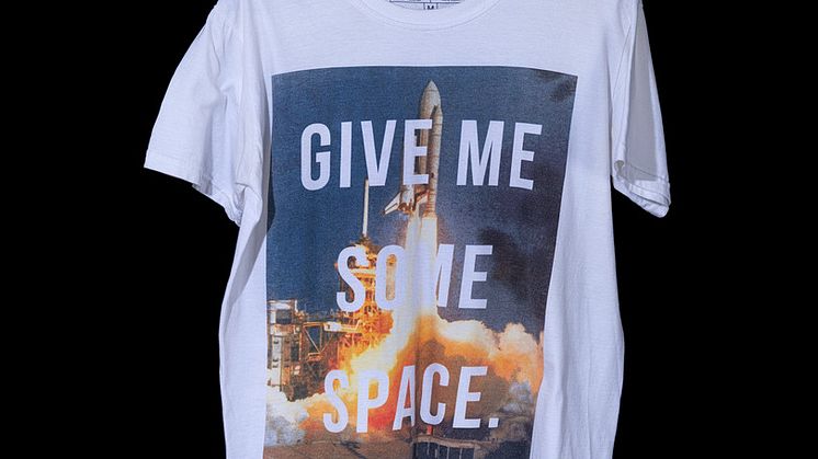T-shirt "Give me some space" 