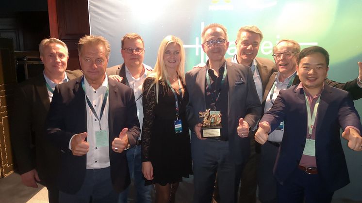 Fiberdata från Gävle vinnare av Huaweis partnerpris Gulddraken i kategorin Service Capability Partner of the Year. (Foto: Anna Idbrant/Huawei)