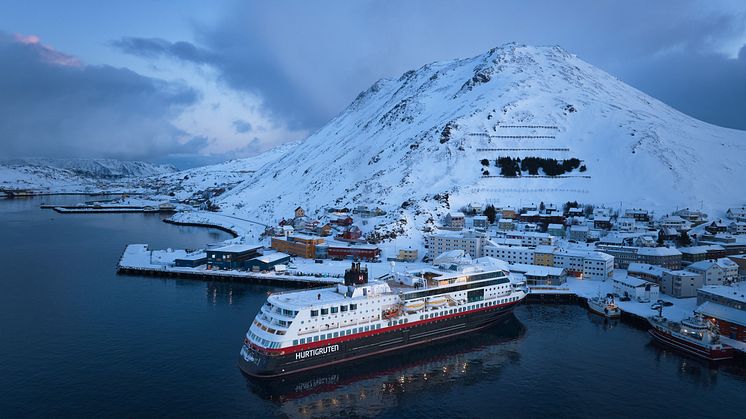 Trollfjord_Honningsvag_240212_00001-2_Kristian_Dale_Hurtigruten.jpg