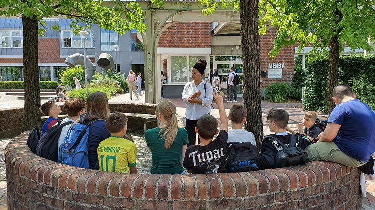 Insektenhotels, kreative Stickerei, Pausenspiele und viel Bewegung: Erneut haben Studierende der Universität Vechta Schüler*i