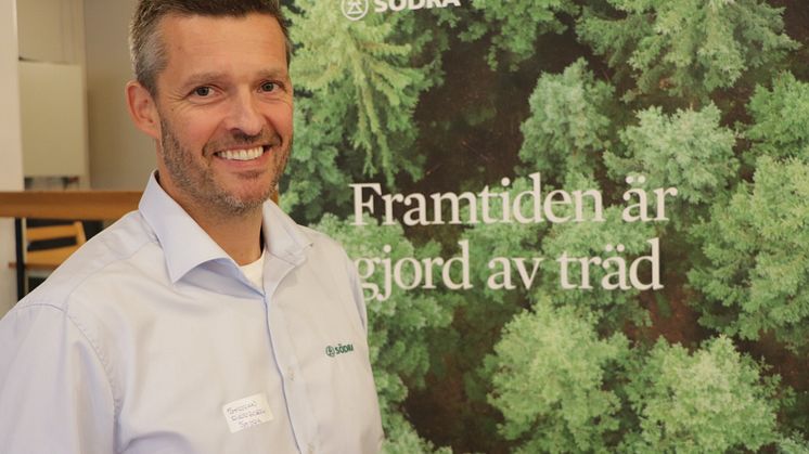 Stefan Eierborg vid Södra Building Systems talade varmt om fördelarna med KL-trä. Bild: Gösta Löfström