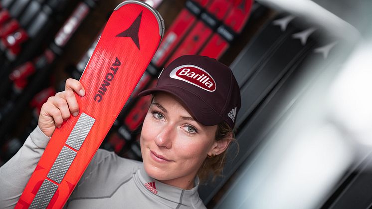 Atomic_Redster_Revoshock_MIKAELA_SHIFFRIN