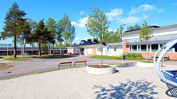 Porsnässkolan är en skola för elever från årskurs fyra till nio. Skolan ligger mitt i Norrfjärden. 